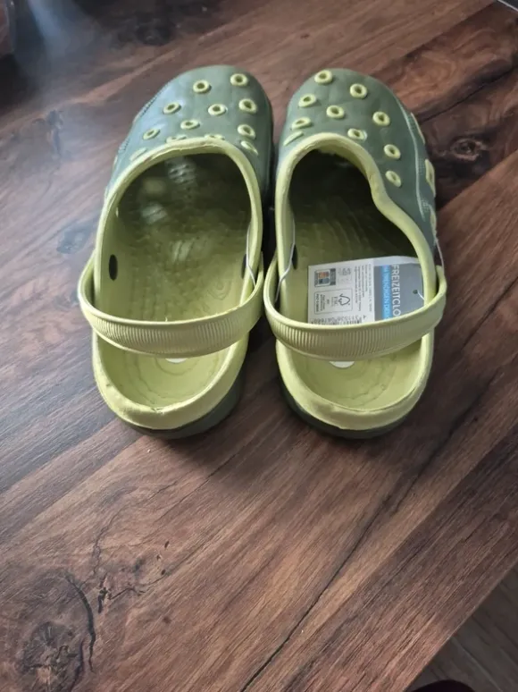 Clogs grün Größe 44 NEU