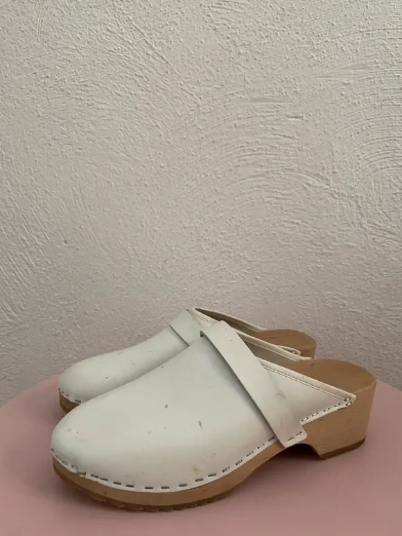 Clogs in weiss