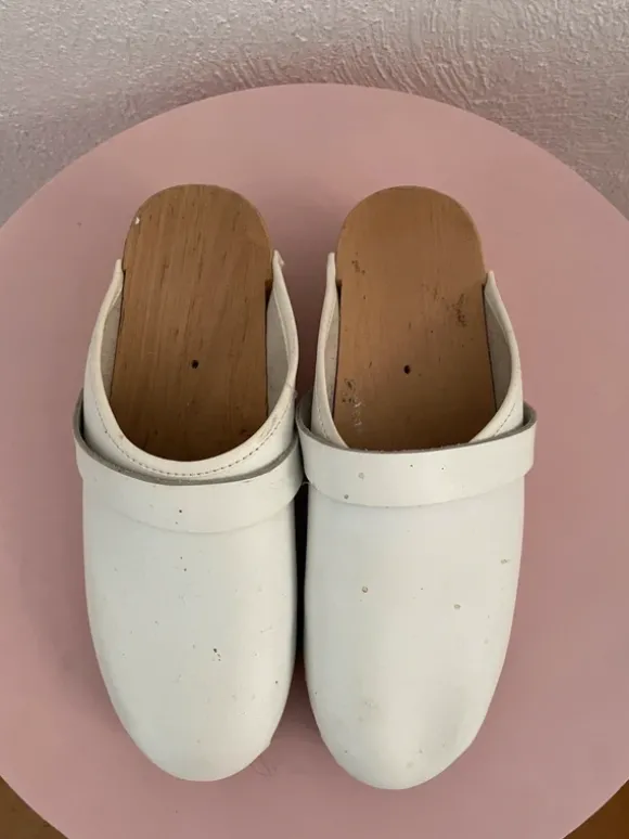 Clogs in weiss
