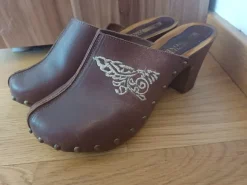 Clogs Leder Absatzschuhe