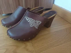 Clogs Leder Absatzschuhe