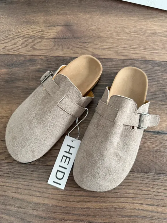 Clogs mit Schnalle