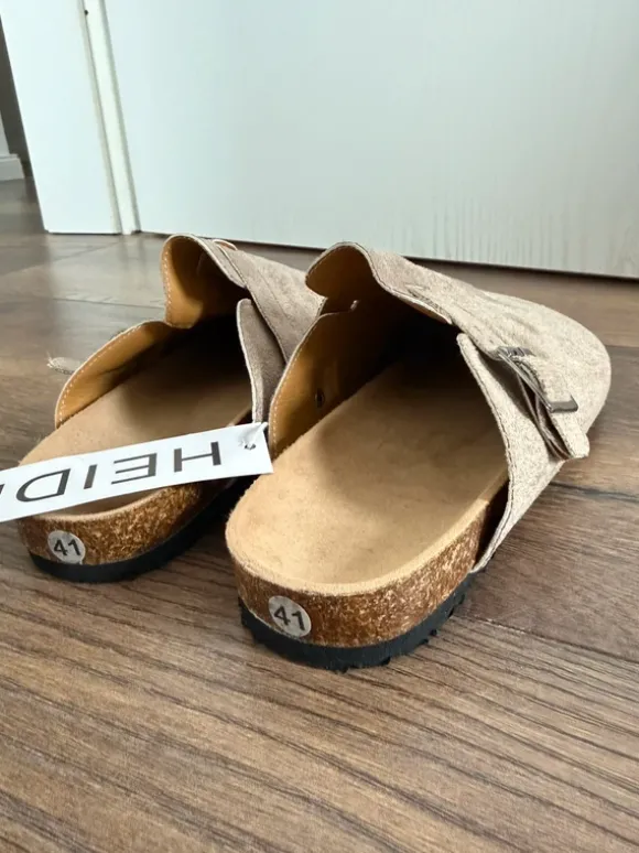 Clogs mit Schnalle