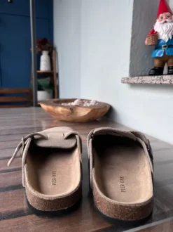 Clogs Pier One