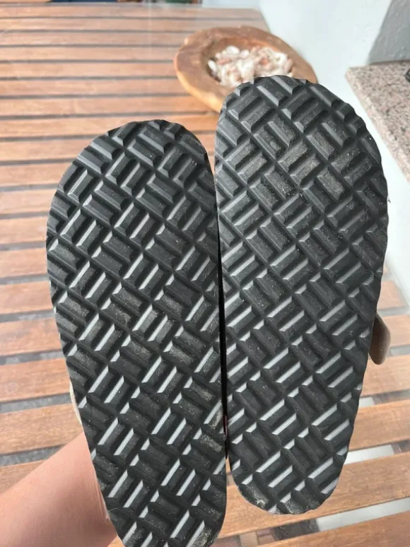 Clogs Pier One