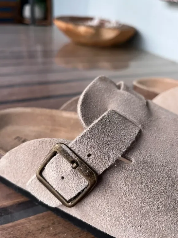 Clogs Pier One
