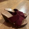 Clogs ungetragen