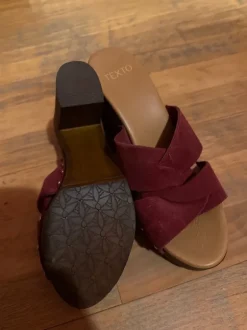Clogs ungetragen