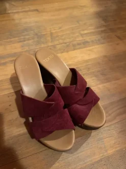 Clogs ungetragen