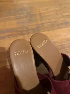 Clogs ungetragen