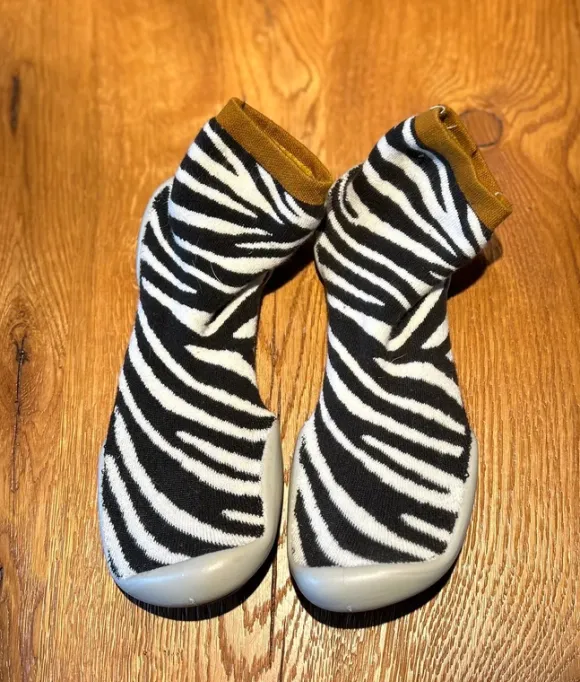 Collégien Haussocken mit Sohle Zebra Muster NEU