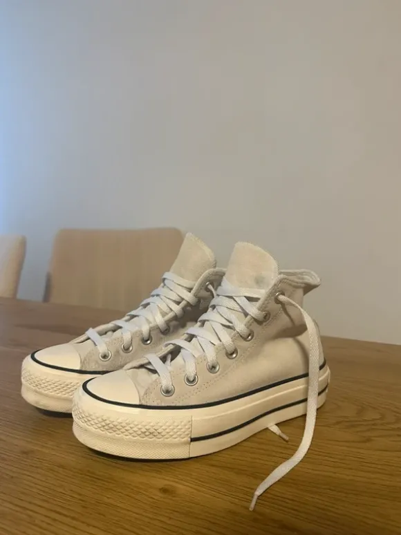 Converse All Star Chucks mit Plateau-Wildleder Creme/Beige/Vanille