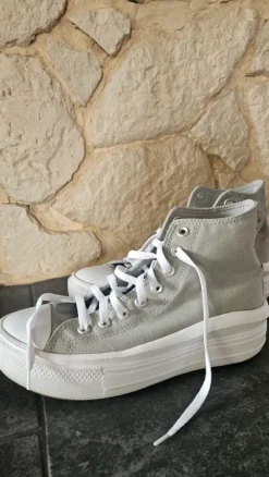 Converse in Salbeigrün
