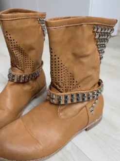 Coole Boots mit Nieten