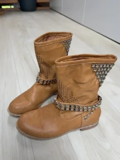 Coole Boots mit Nieten
