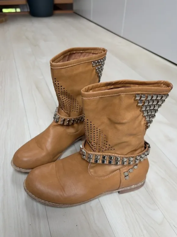 Coole Boots mit Nieten