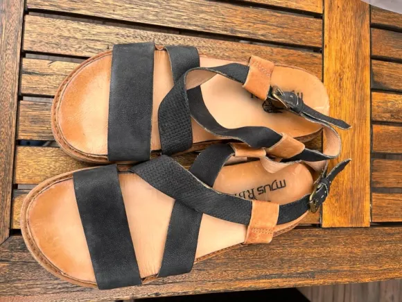 coole ledersandalen