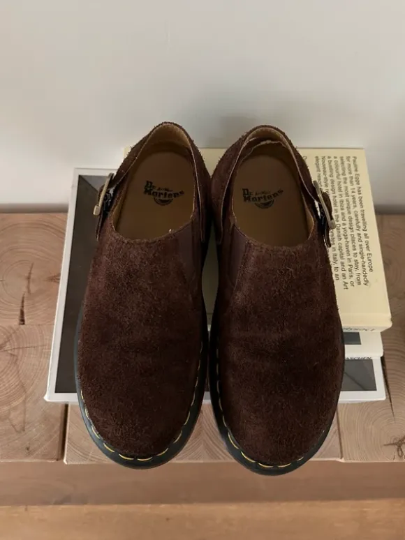 Coole Mules Slipper Clogs von Dr. Martens Isham Dark Brown Braun 39