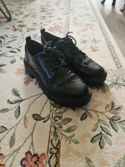 Creeper-Schuhe lackschwarz (Primark)