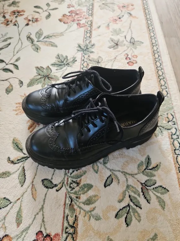 Creeper-Schuhe lackschwarz (Primark)