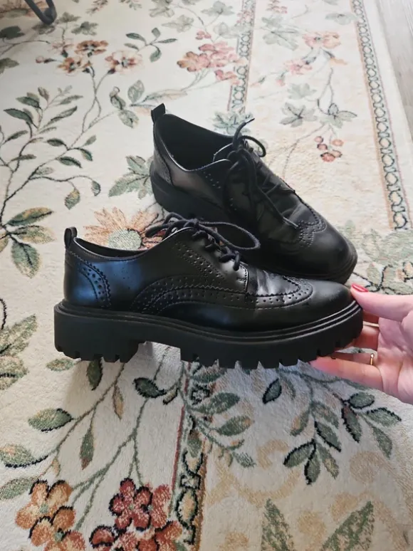 Creeper-Schuhe lackschwarz (Primark)