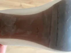 Crèmekleurige hakken met gouden gesp van Nine West (maat 41)