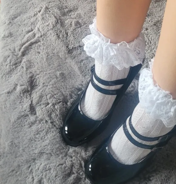 Cute Black Mary Jane Heels – Never Worn Jolies Mary Jane noires vernies – Jamais portées
