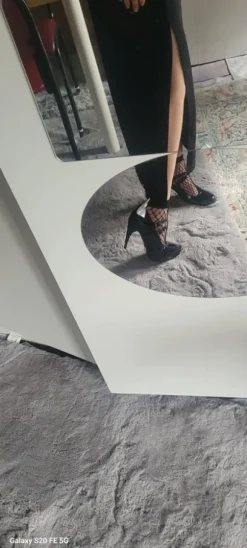Cute Black Mary Jane Heels – Never Worn Jolies Mary Jane noires vernies – Jamais portées