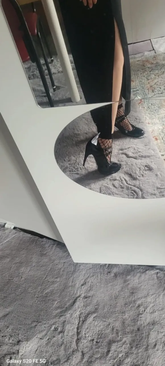 Cute Black Mary Jane Heels – Never Worn Jolies Mary Jane noires vernies – Jamais portées