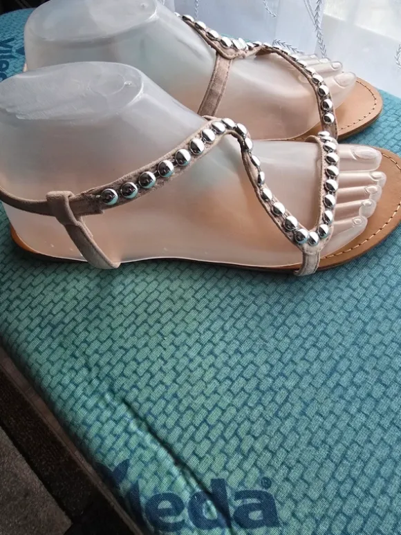 Damen sandalen gr 38 leder mit dekorative versilberte strasssteine