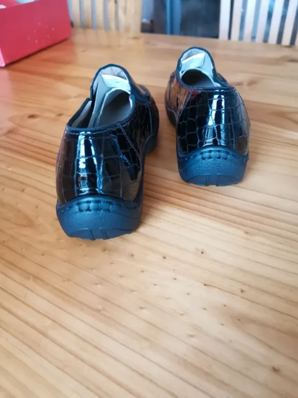 Damenschuh neu der Firma ara