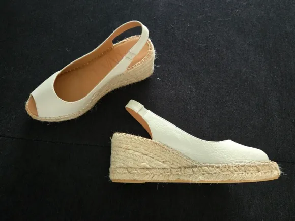 Damenschuhe - Keilsandaletten von Kanna Größe 38 creme