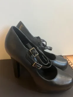 Damenschuhe mit hohem Absatz, Größe 37