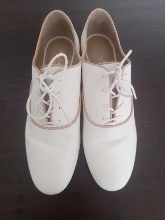 Derbie printanière pieds fin 38-37