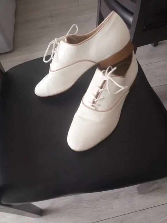 Derbie printanière pieds fin 38-37