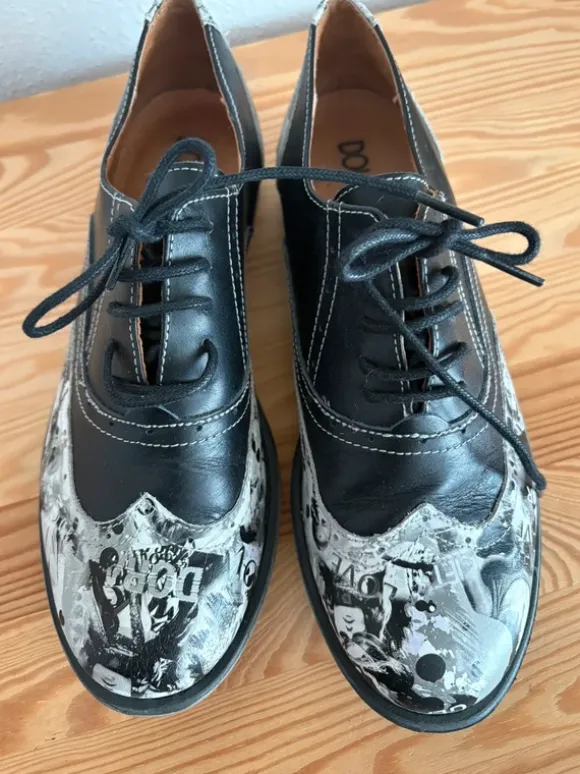 Double You Schuhe im Comic/PopArt Design
