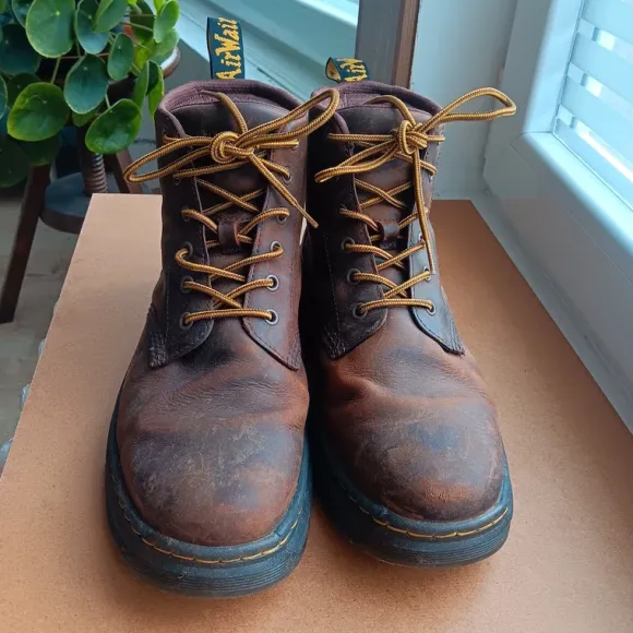 Dr. Martens - Crewson Chukka boots