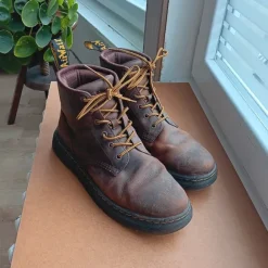 Dr. Martens - Crewson Chukka boots