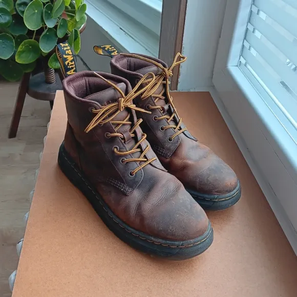 Dr. Martens - Crewson Chukka boots