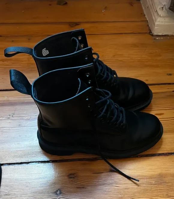 Dr. Martens 1460 MONO Smooth Unisex-Erwachsene Combat Boots