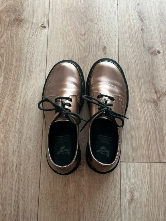 Dr Martens basses couleur bronze