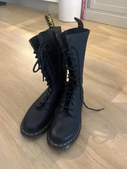 Dr. Martens gloednieuw