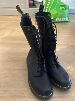 Dr. Martens gloednieuw