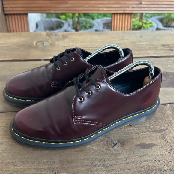 dr. martens low vegan bordeaux