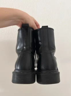 Dr. Martens Stiefel (43)