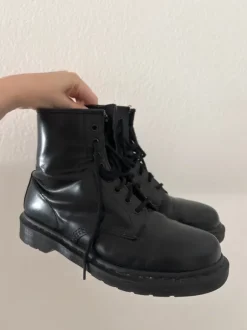 Dr. Martens Stiefel (43)
