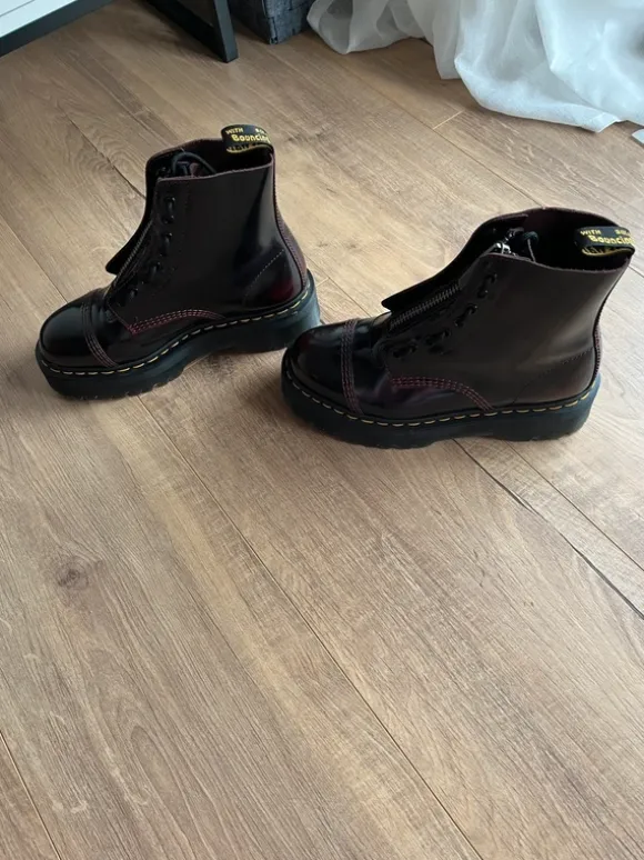 Dr.Martens Sinclair in Rot