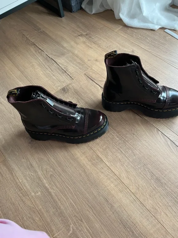 Dr.Martens Sinclair in Rot