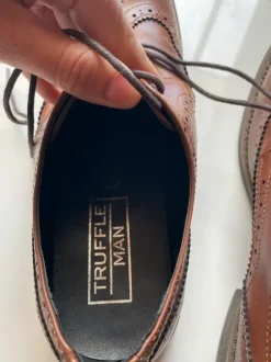 Dunkelbraune Herrenschuhe