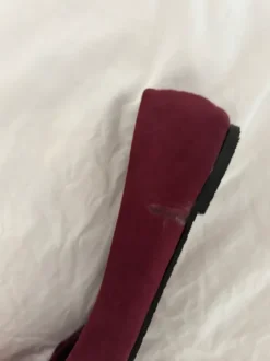 dunkelrote Ballerinas mit Schleife